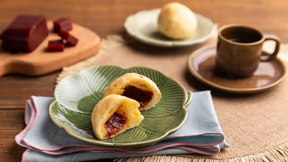 A Receita Que Une Salgado e Doce na Medida Certa – Pão de Queijo com Goiabada!