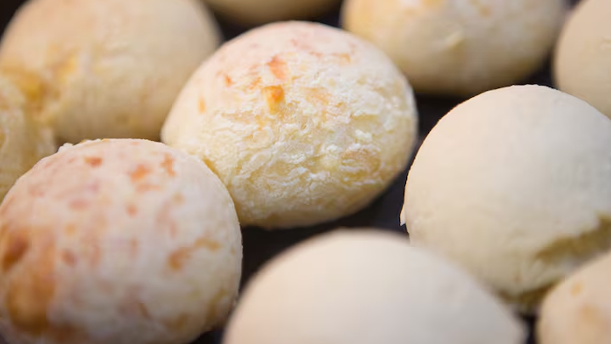 Aprenda a Receita de Pão de Queijo Caseiro Que Derrete na Boca e Vira Tradição